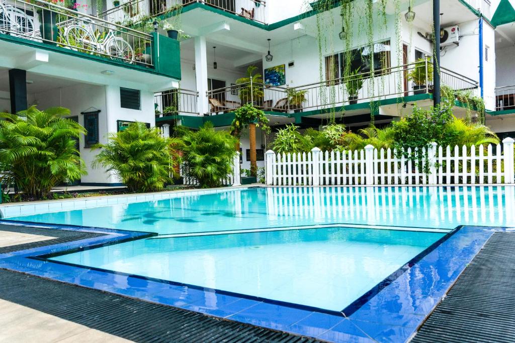 Bazén v ubytování Kandy Riverside Villa nebo v jeho okolí
