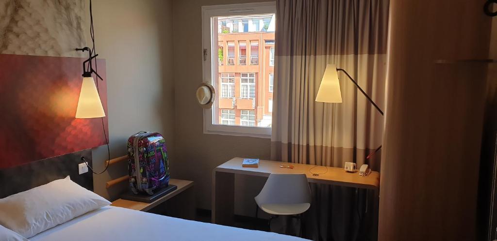 ibis Epernay Centre Ville - Two Adjacent Room