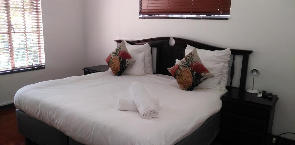 Heroes Garden Lodge - Deluxe King Room