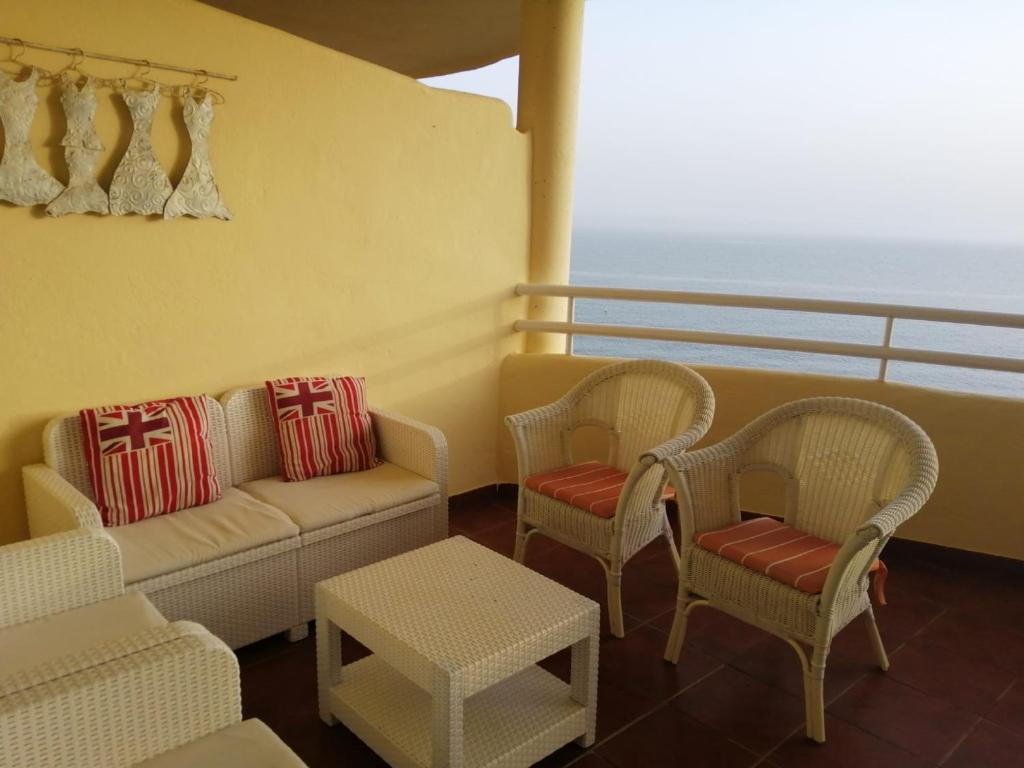 Posedenie v ubytovaní Holidays2Benalmadena Torrequebrada Sea view Front beach with pool parking & terraces