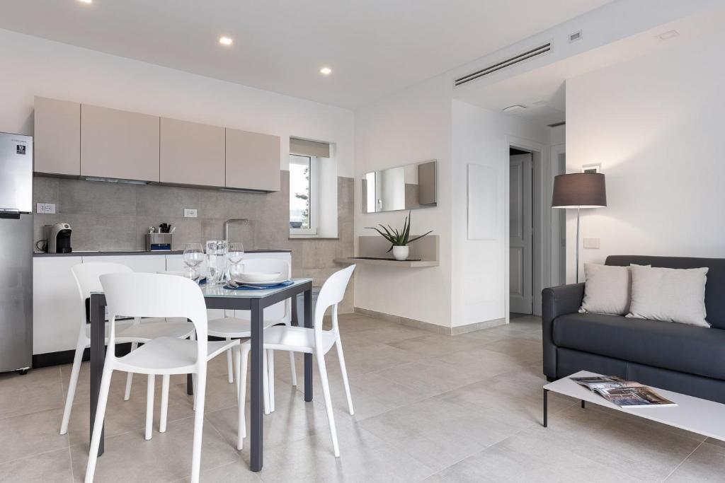 Kuchyňa alebo kuchynka v ubytovaní Oneweek Gaeta Suites and Apartments
