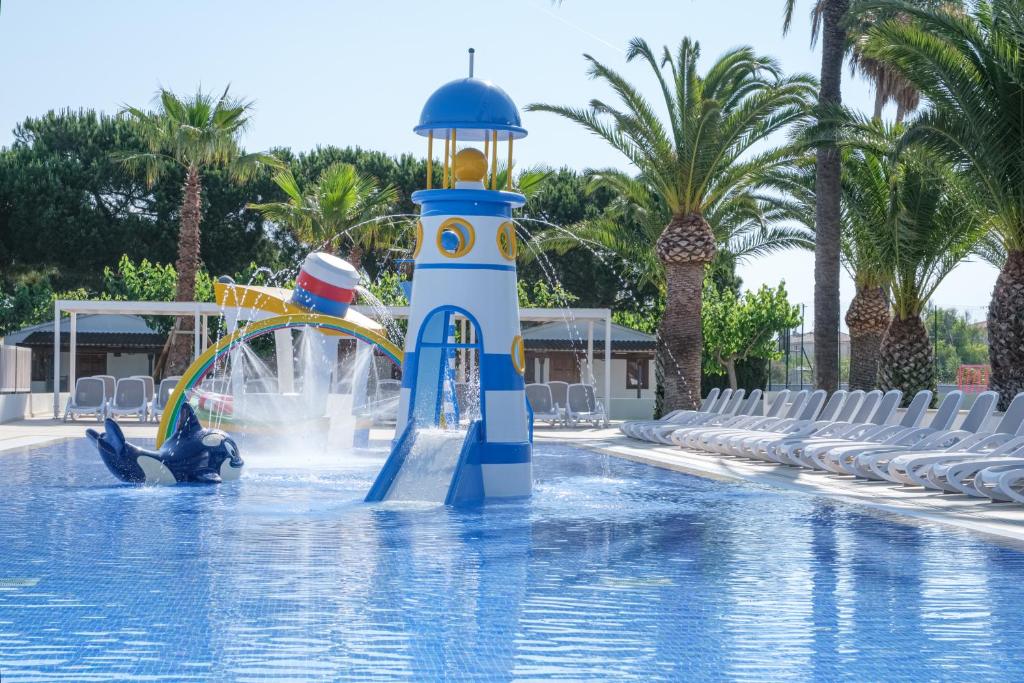 Bazén v ubytovaní Camping Estival Vendrell Platja alebo v jeho blízkosti