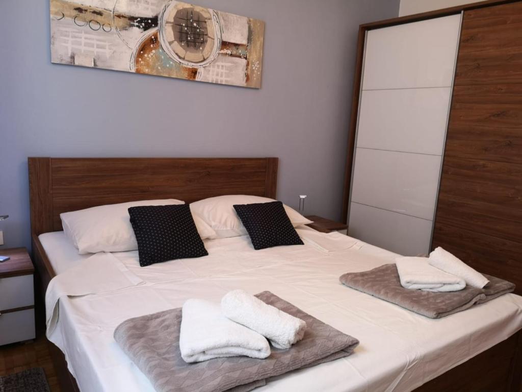 Posteľ alebo postele v izbe v ubytovaní Apartment in Razanj with terrace, air conditioning, WiFi, washing machine 3567-1