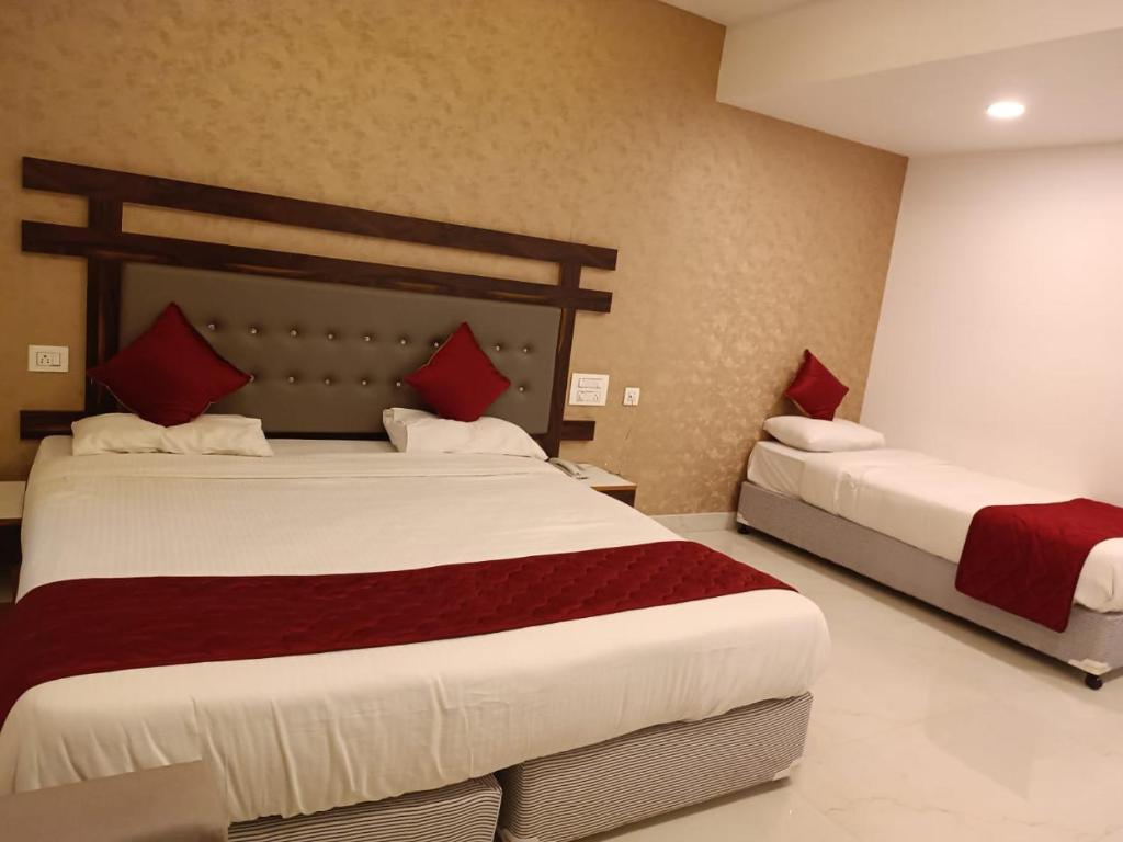 Postel nebo postele na pokoji v ubytování Hotel Woodside Prestige