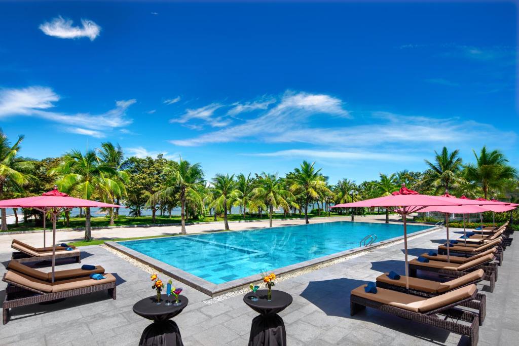 Bazén v ubytování Paradise Suites Hotel nebo v jeho okolí