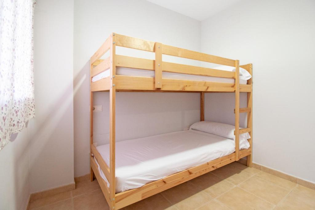 A bed or beds in a room at Global Properties, Apartamento con gran terraza y piscina