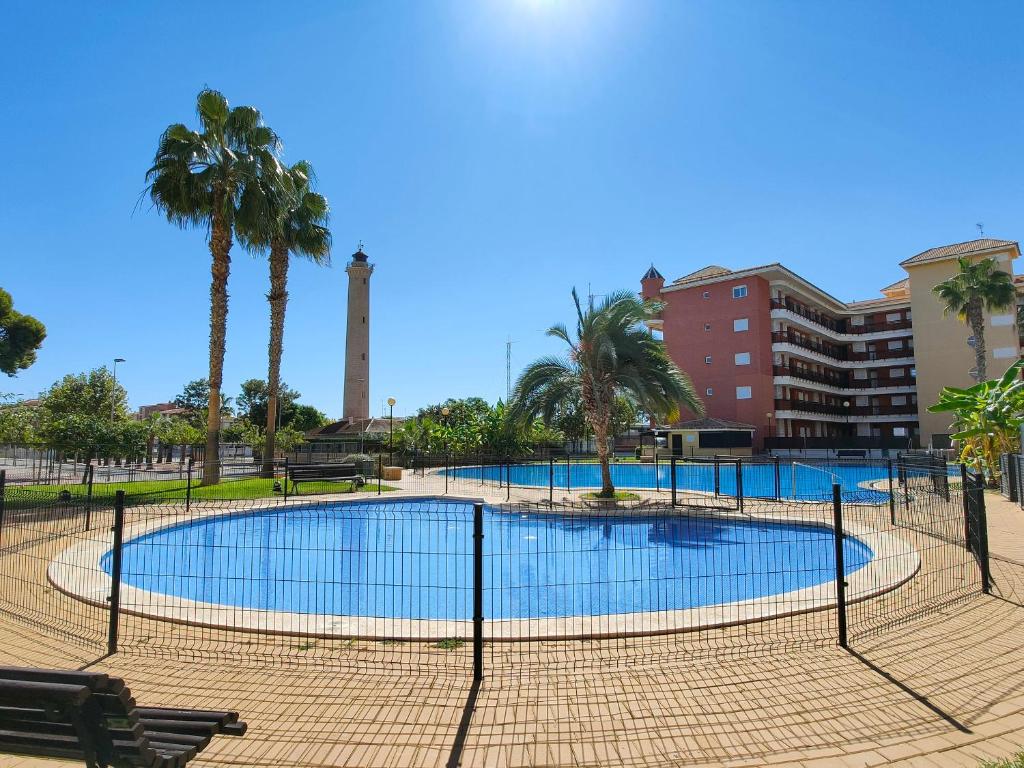The swimming pool at or close to Global Properties, Apartamento con gran terraza y piscina