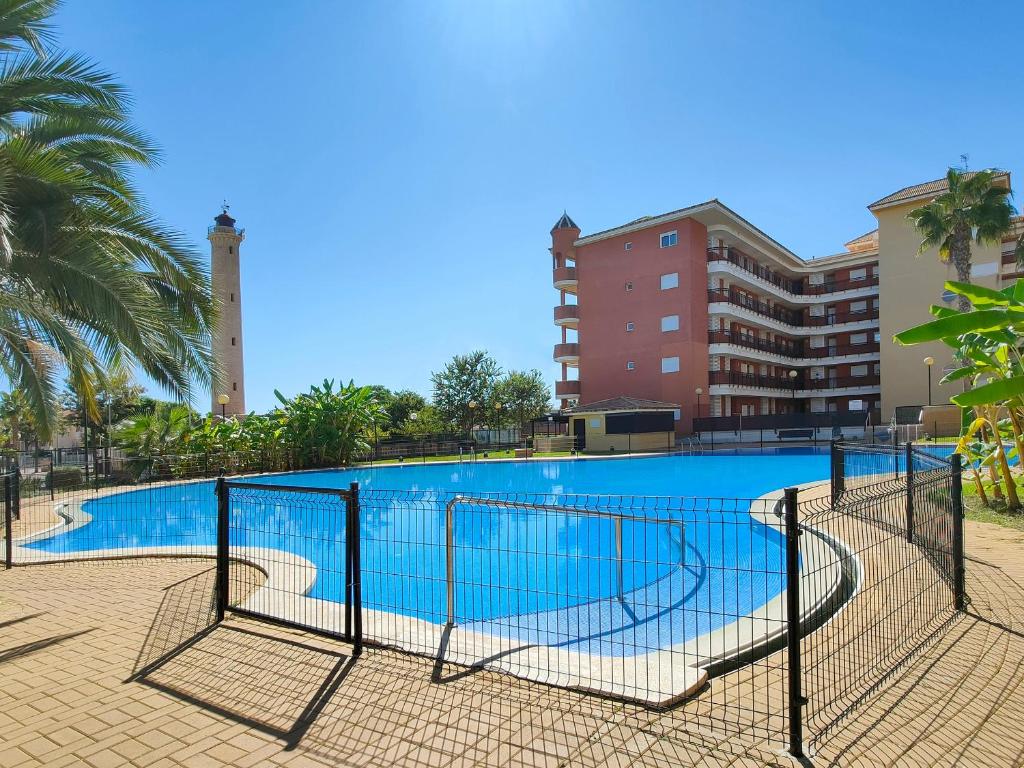 The swimming pool at or close to Global Properties, Apartamento con gran terraza y piscina