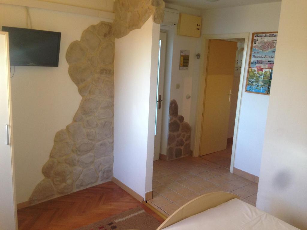 Televízia a/alebo spoločenská miestnosť v ubytovaní Apartments Ana+3