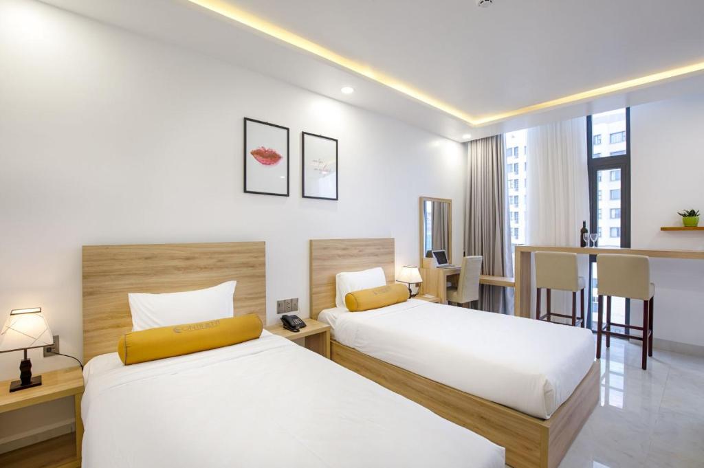 Continent Apartment - Deluxe Double Or Twin Room With City View