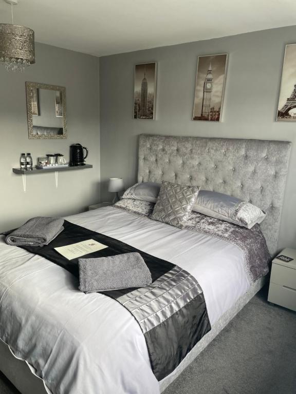 a bedroom with a large bed with white sheets and pillows at No1 Guest House in Stamford