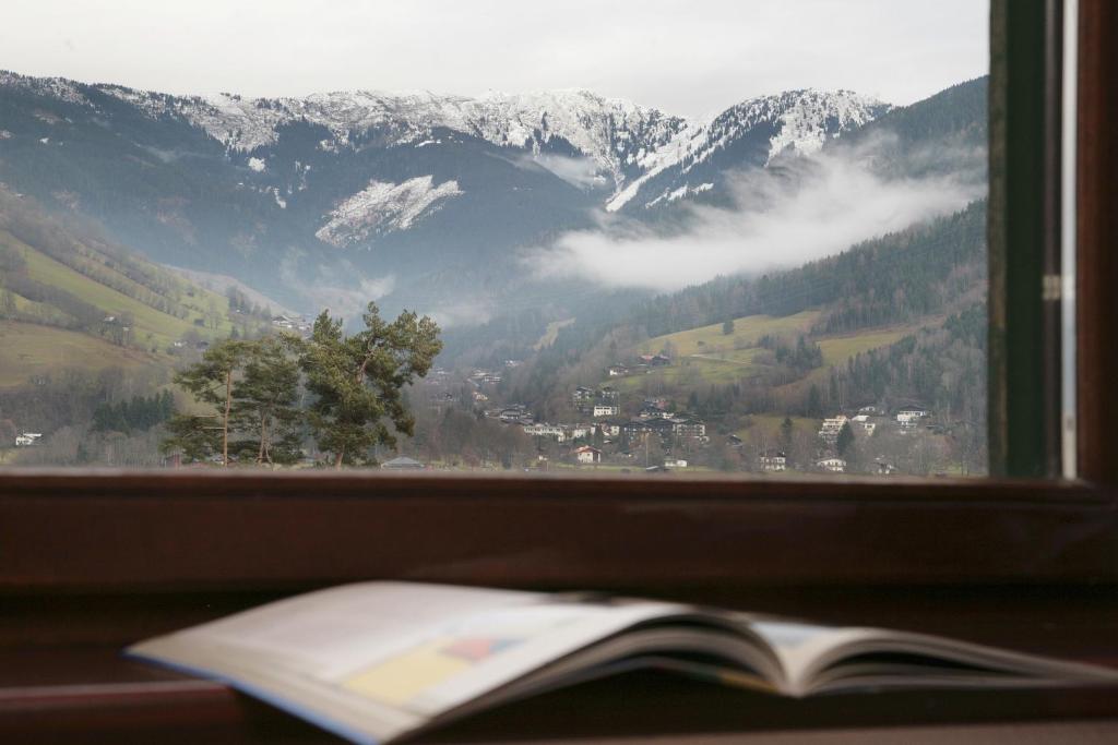 Galeriebild der Unterkunft Lake and Cityhotel Edelweiss - self Check in in Zell am See