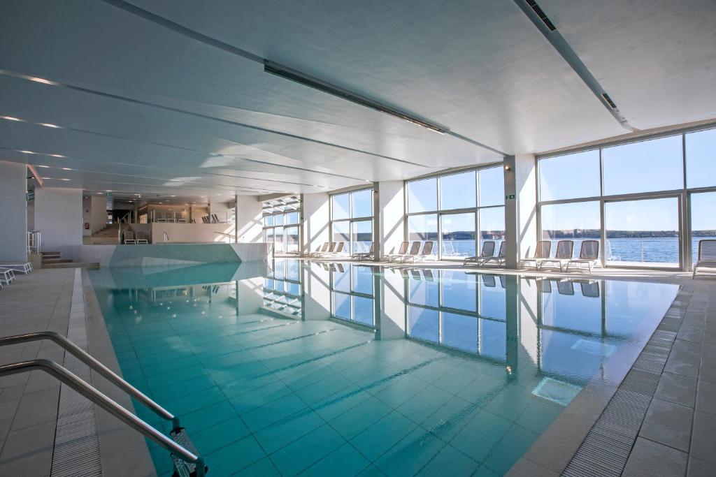 Bazén v ubytování Hotel Vile Park Premium nebo v jeho okolí