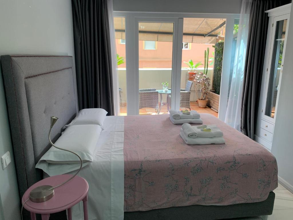 Posteľ alebo postele v izbe v ubytovaní Kentia Rooms