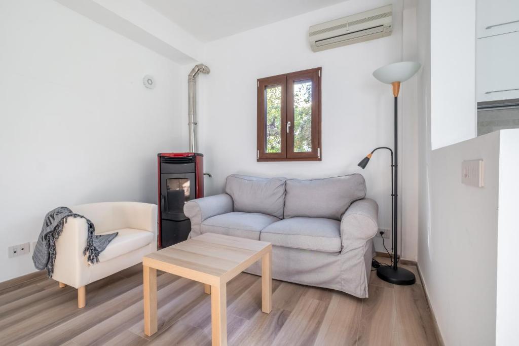 Posedenie v ubytovaní Scuole CEMM San Vito Apartment with parking