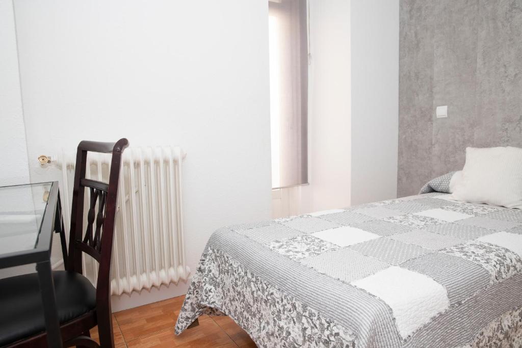 Postel nebo postele na pokoji v ubytování Hostal Tokio