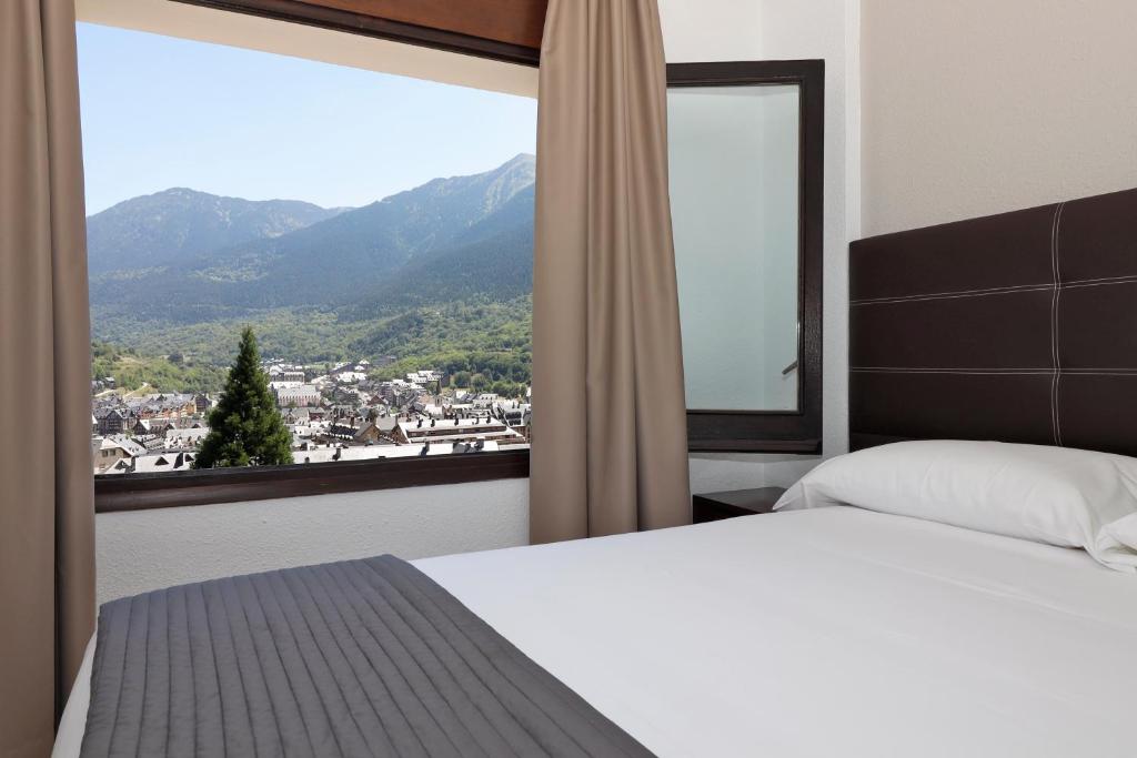 Nespecifikovaný výhled na hory nebo výhled na hory při pohledu z hotelu
