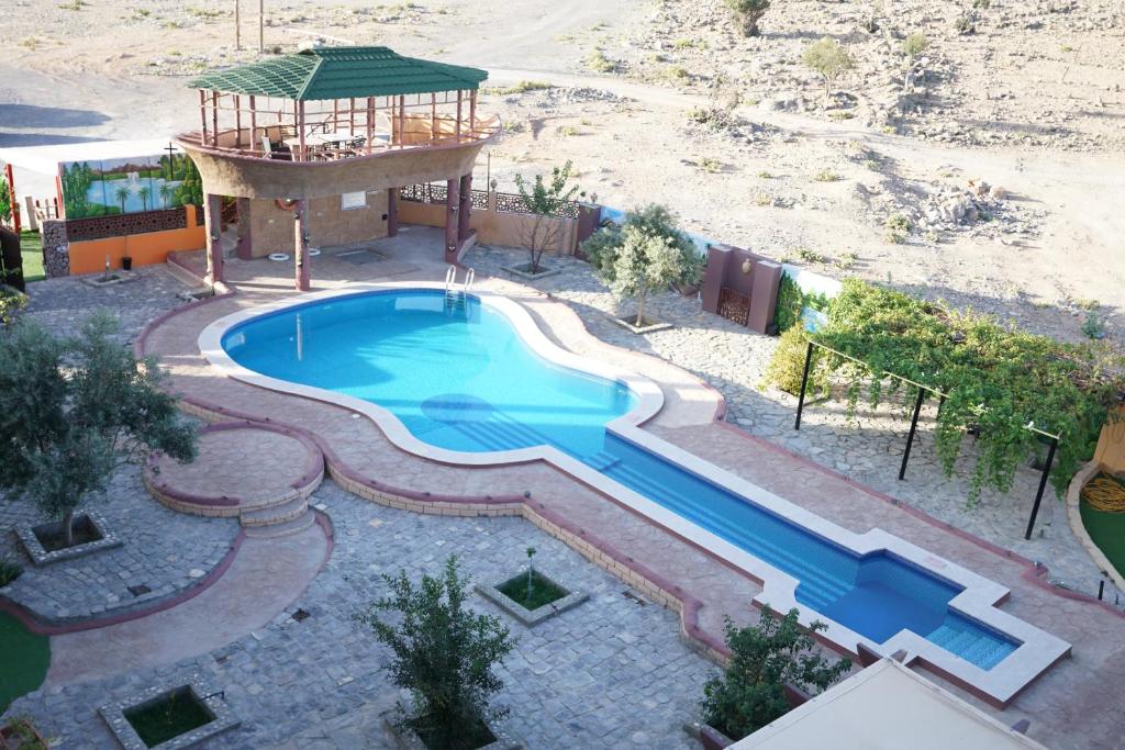 an overhead view of a swimming pool with a gazebo at Jabal Al Akhdar Grand Hotel in Jabal Al Akhdar