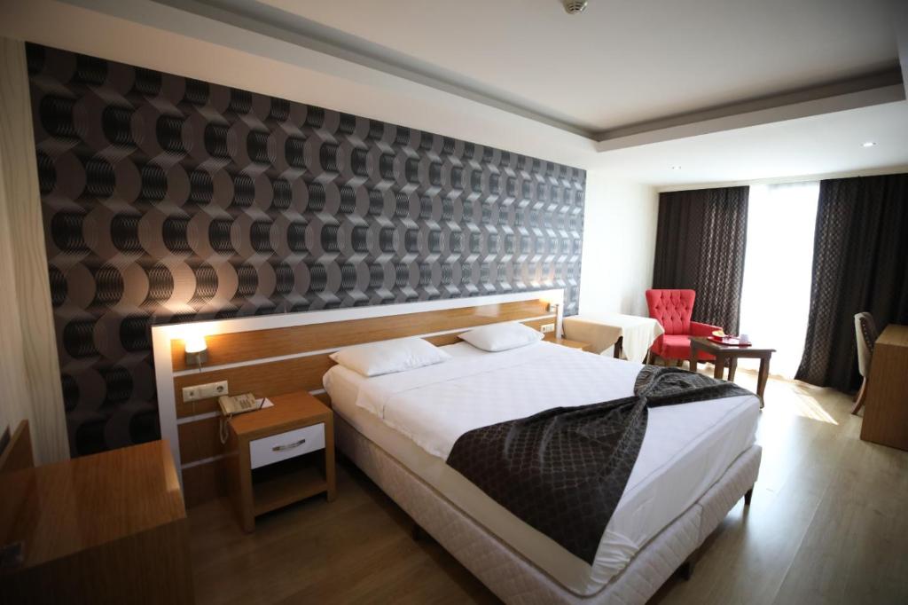A bed or beds in a room at Bayazıt Hotel
