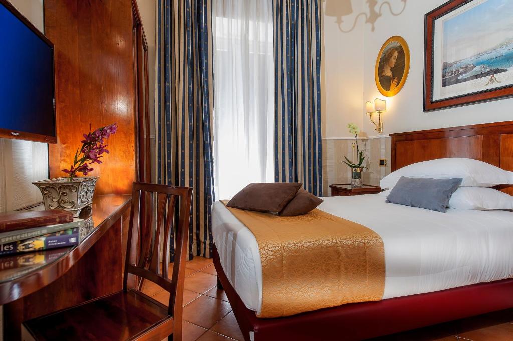 Postel nebo postele na pokoji v ubytování Hotel Des Artistes Roma