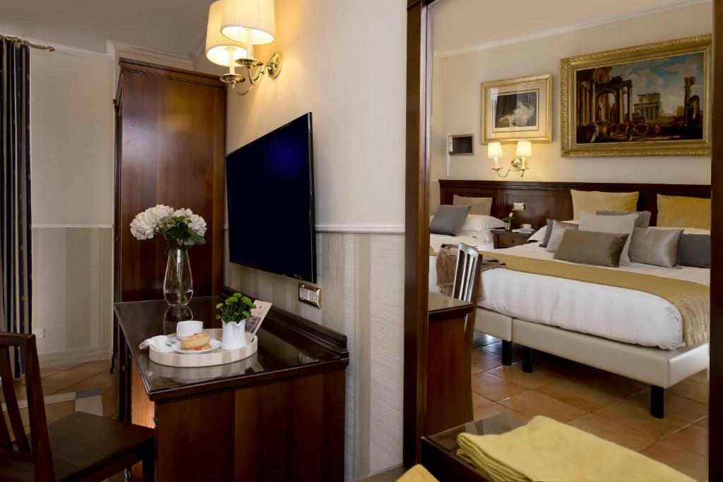 Postel nebo postele na pokoji v ubytování Hotel Des Artistes Roma