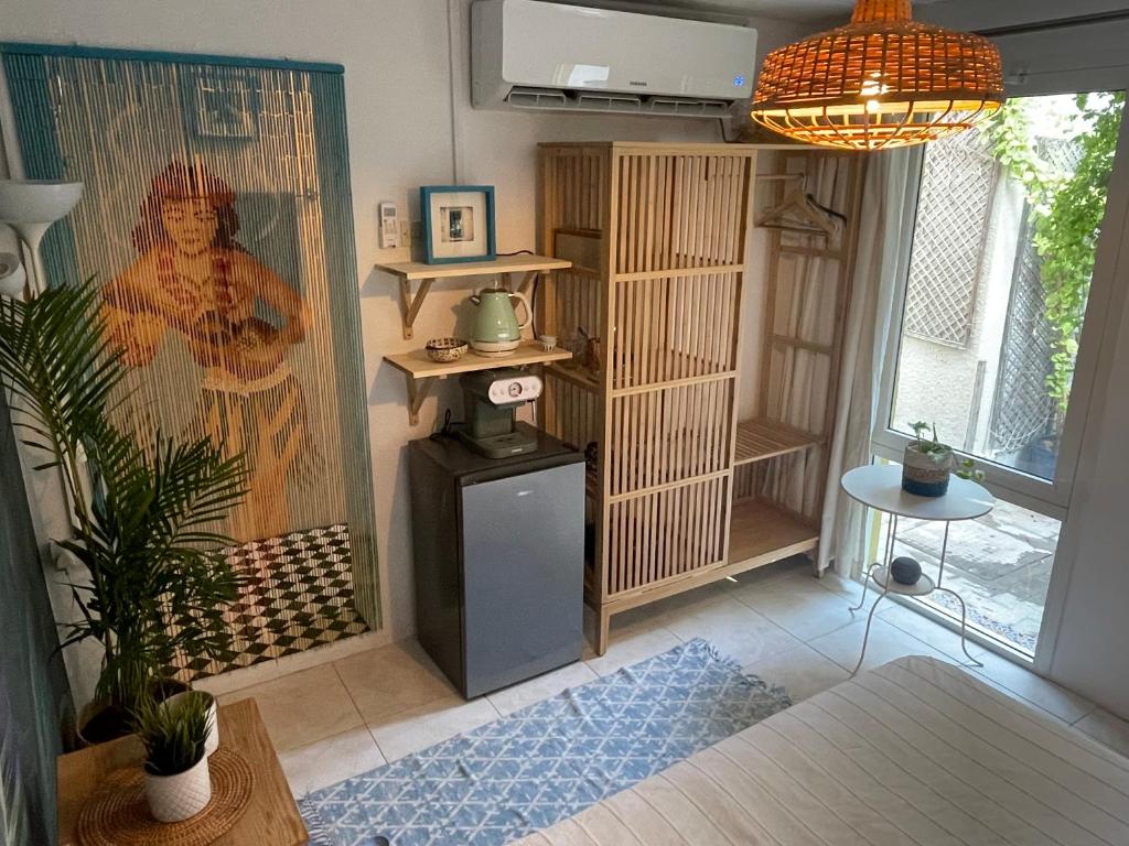 Postel nebo postele na pokoji v ubytování Tropicana Guestroom 7 min walk from the beach