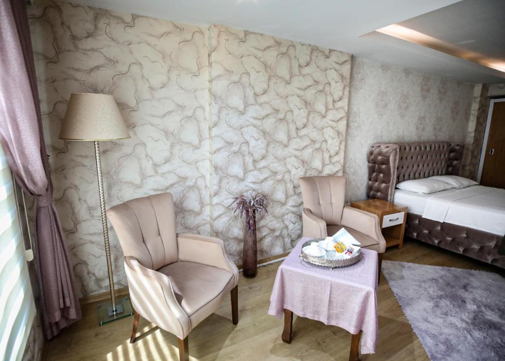 A bed or beds in a room at Bayazıt Hotel