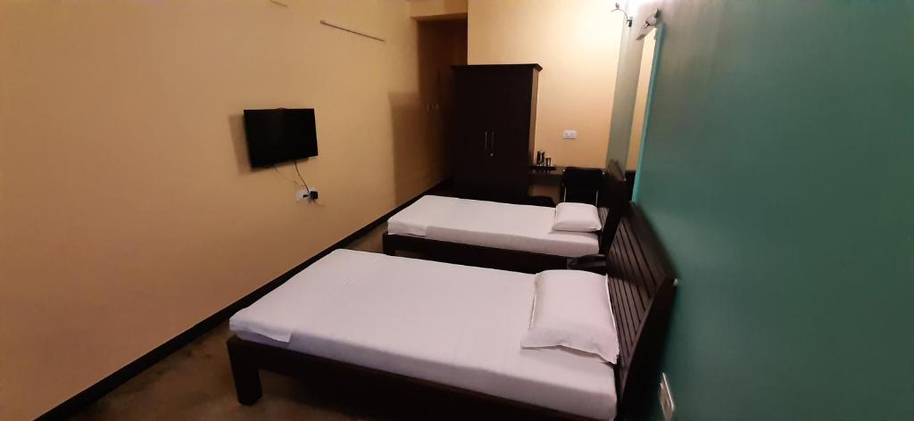 Postel nebo postele na pokoji v ubytování Chandru De Green