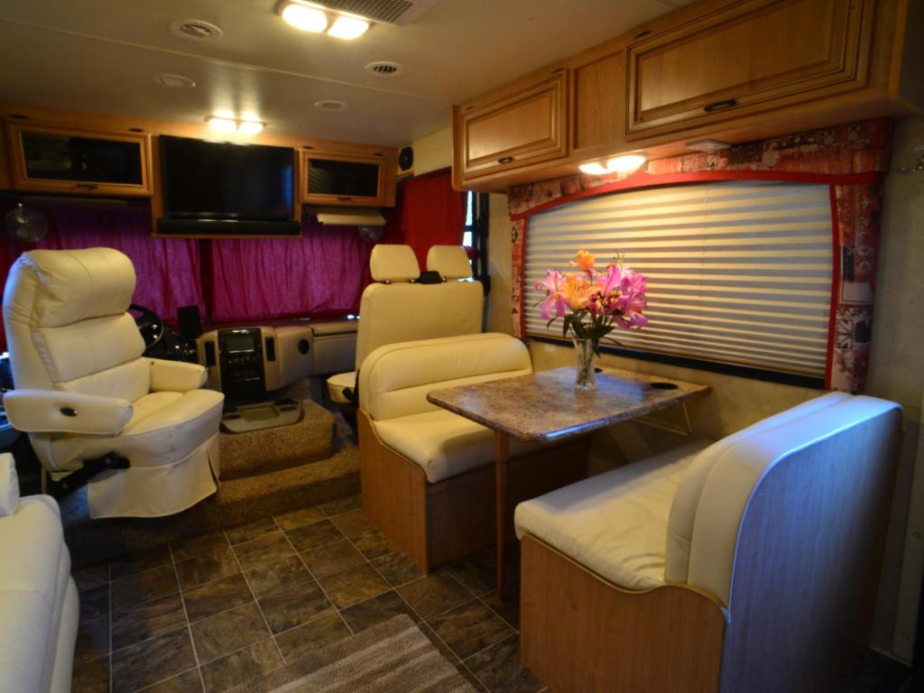 Luxury American RV with Hot Tub, West Chiltington – Updated 2024 Prices