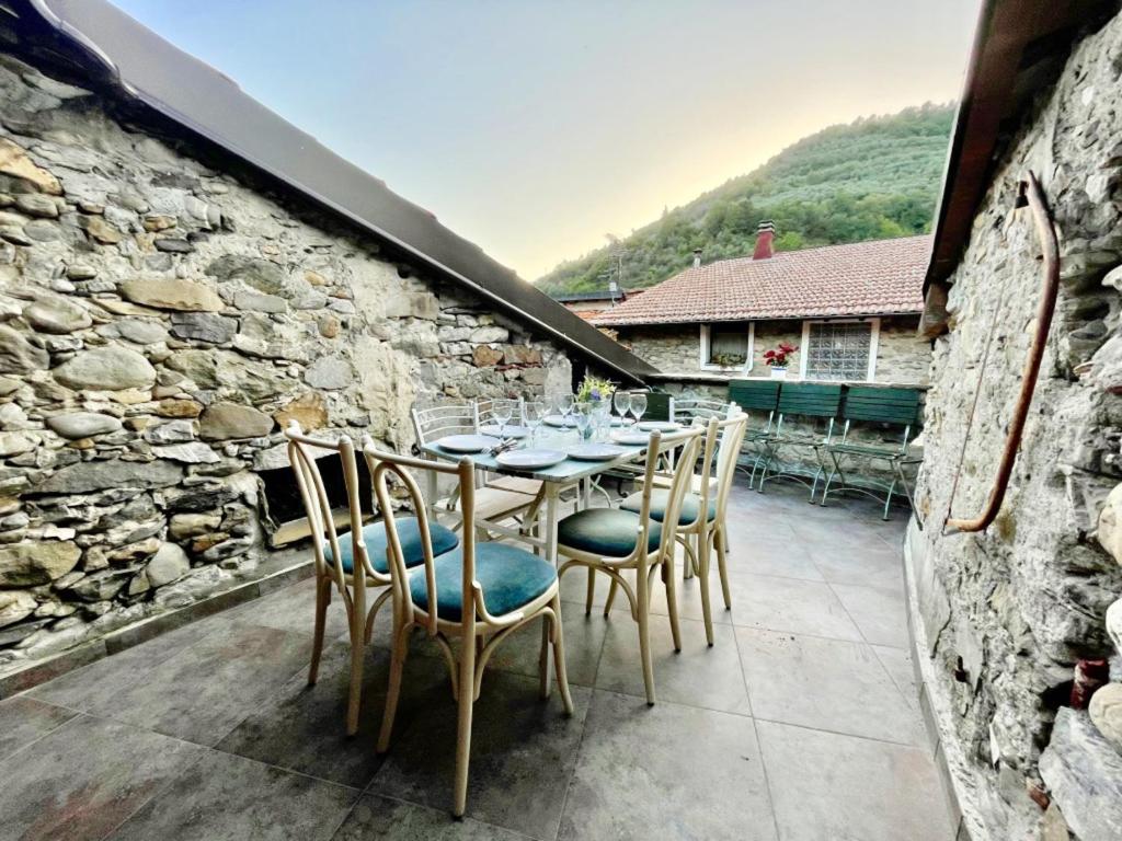 Casa Valentino in Via Liberale Isolabona Sleeps 8 Isolabona Italy - Three-Bedroom Apartment