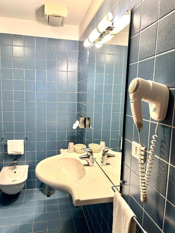 Koupelna v ubytování Hotel Due Torri Tempesta