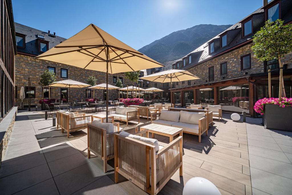 Nespecifikovaný výhled na hory nebo výhled na hory při pohledu z hotelu