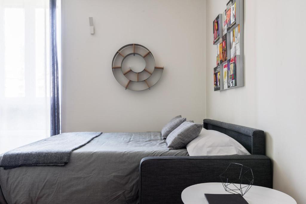 Posteľ alebo postele v izbe v ubytovaní JOIVY Superb Flat with Home Office