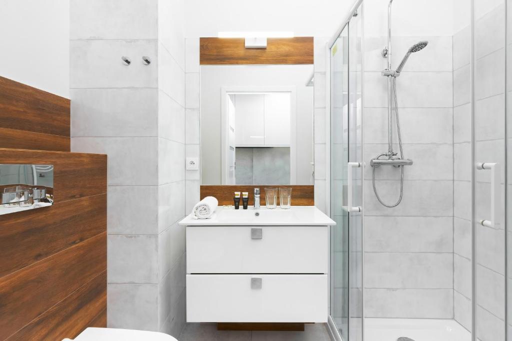 Kúpeľňa v ubytovaní Warsaw Prymasa Tysiąclecia Business Centre by Noclegi Renters