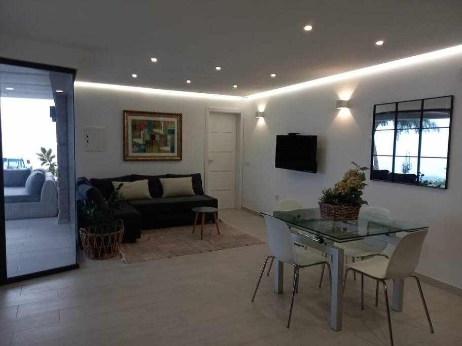 TV a/nebo společenská místnost v ubytování Villa Infinity Vistas Wiffi y jacuzzi