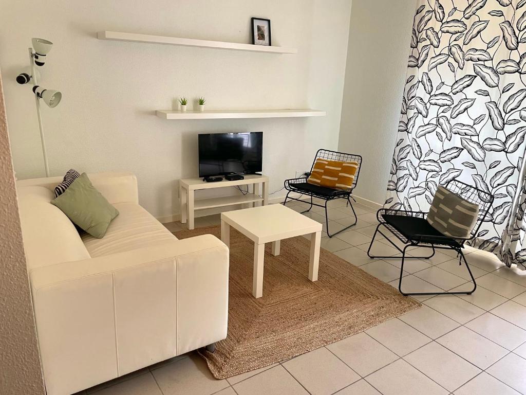 TV a/nebo společenská místnost v ubytování Montana Eco Resort Aruba
