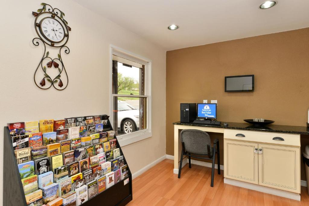 Americas Best Value Inn Near Downtown Nashville photo