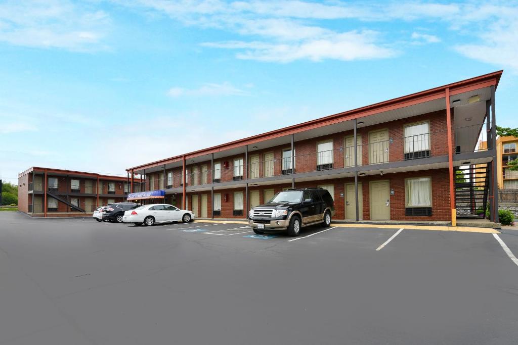 a building with cars parked in a parking lot at Americas Best Value Inn Near Downtown Nashville in Nashville