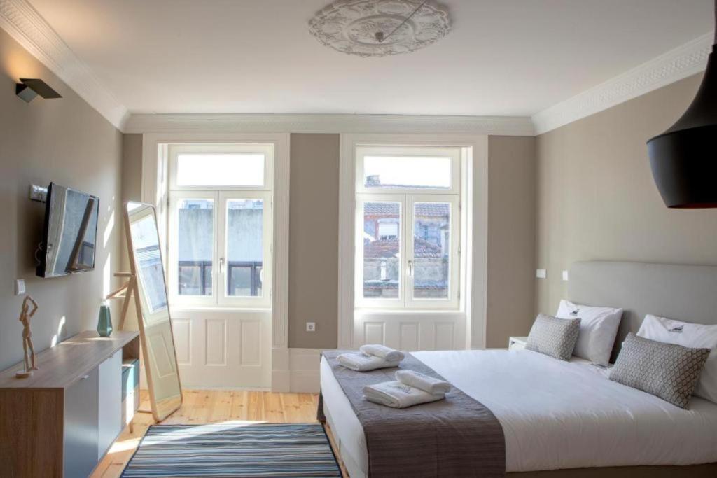Postel nebo postele na pokoji v ubytování MyStay Porto - Urban Collection