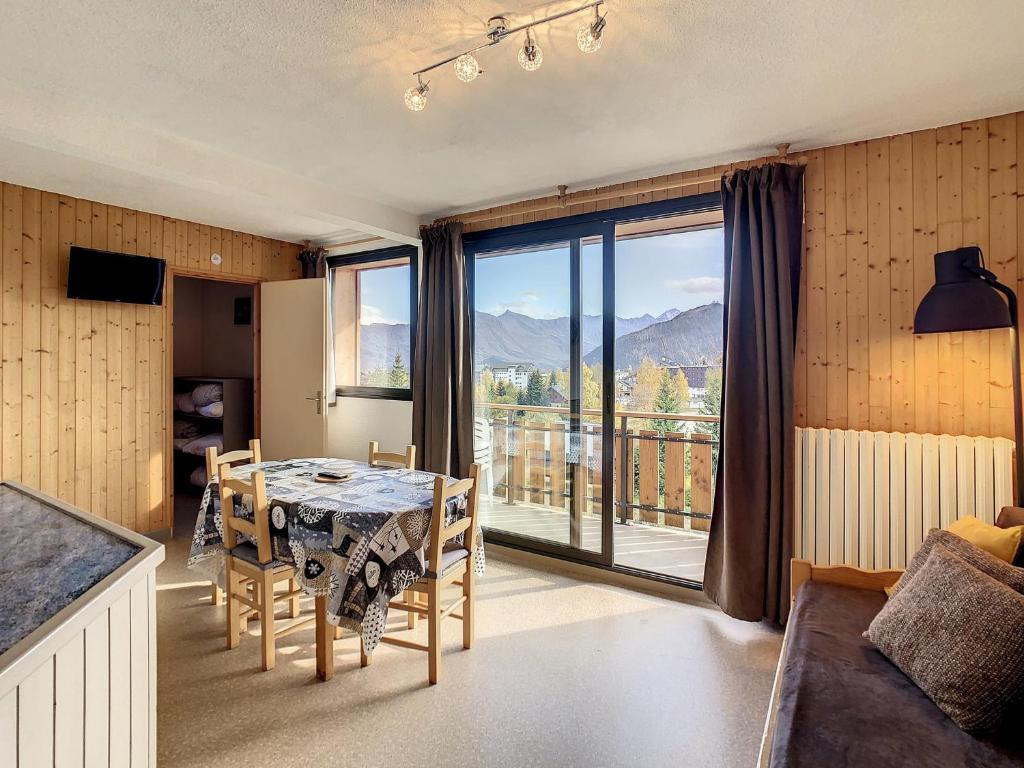 Appartement 2 étoiles lumineux 5 pers à 50m des pistes, balcon sud, parking privatif, wifi gratuit - FR-1-417-54 - Housity