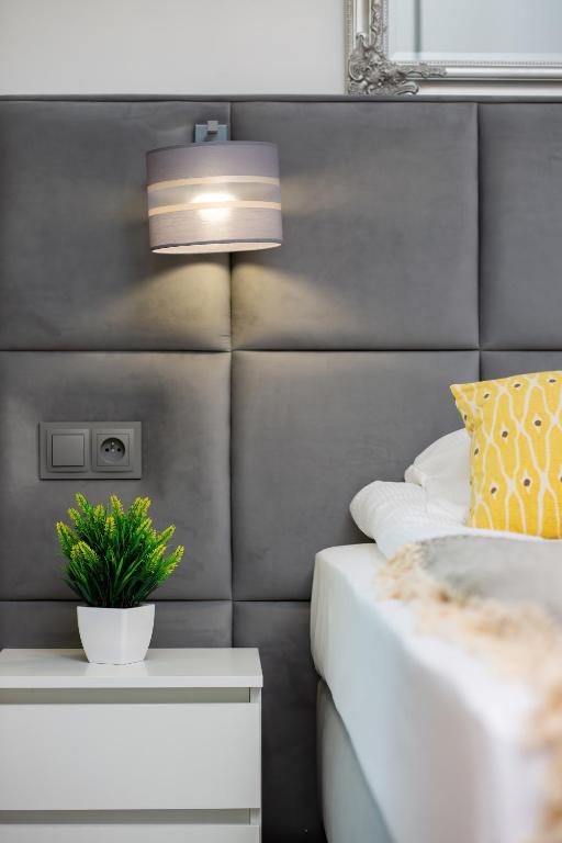 Posteľ alebo postele v izbe v ubytovaní Warsaw Prymasa Tysiąclecia Business Centre by Noclegi Renters