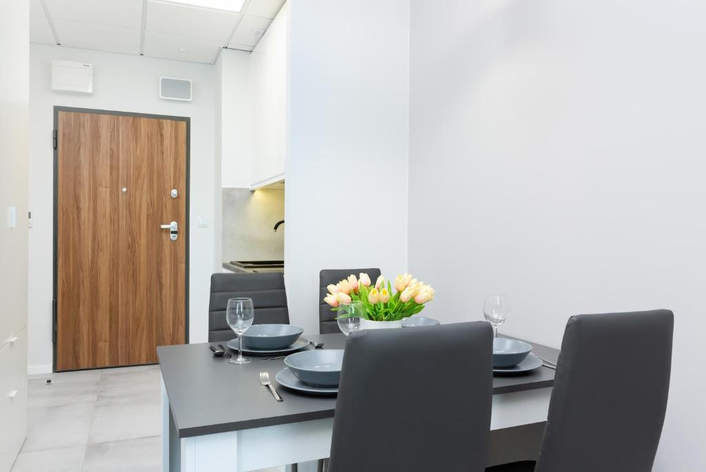 Posedenie v ubytovaní Warsaw Prymasa Tysiąclecia Business Centre by Noclegi Renters