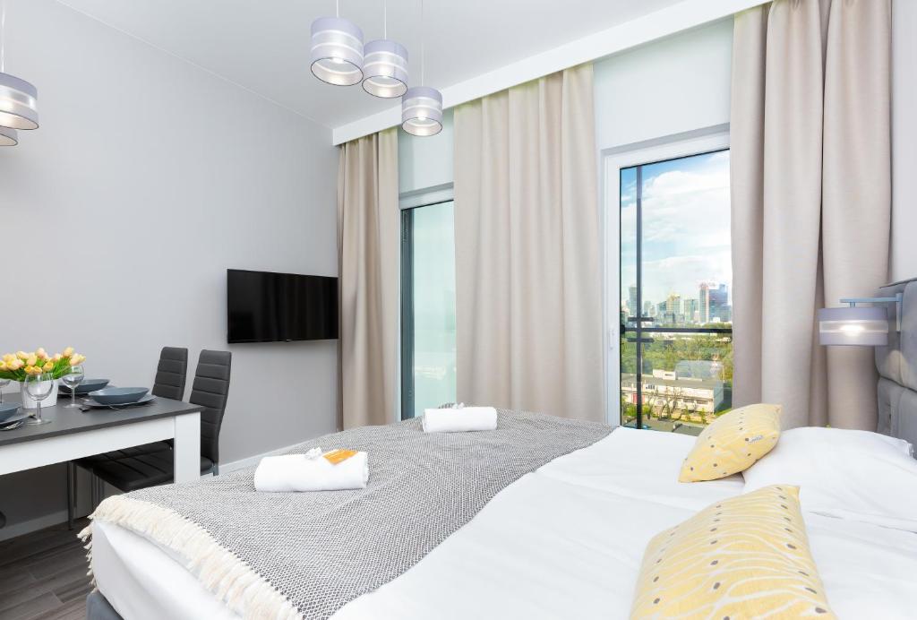 Televízia a/alebo spoločenská miestnosť v ubytovaní Warsaw Prymasa Tysiąclecia Business Centre by Noclegi Renters