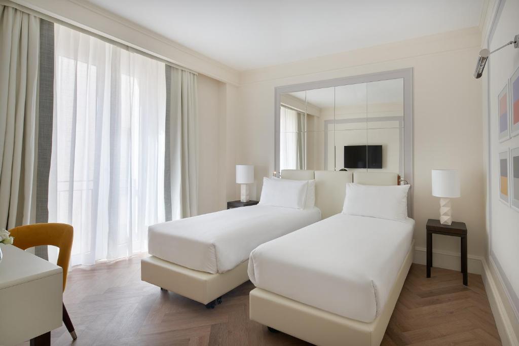 Postel nebo postele na pokoji v ubytování UNA HOTELS Trastevere Roma