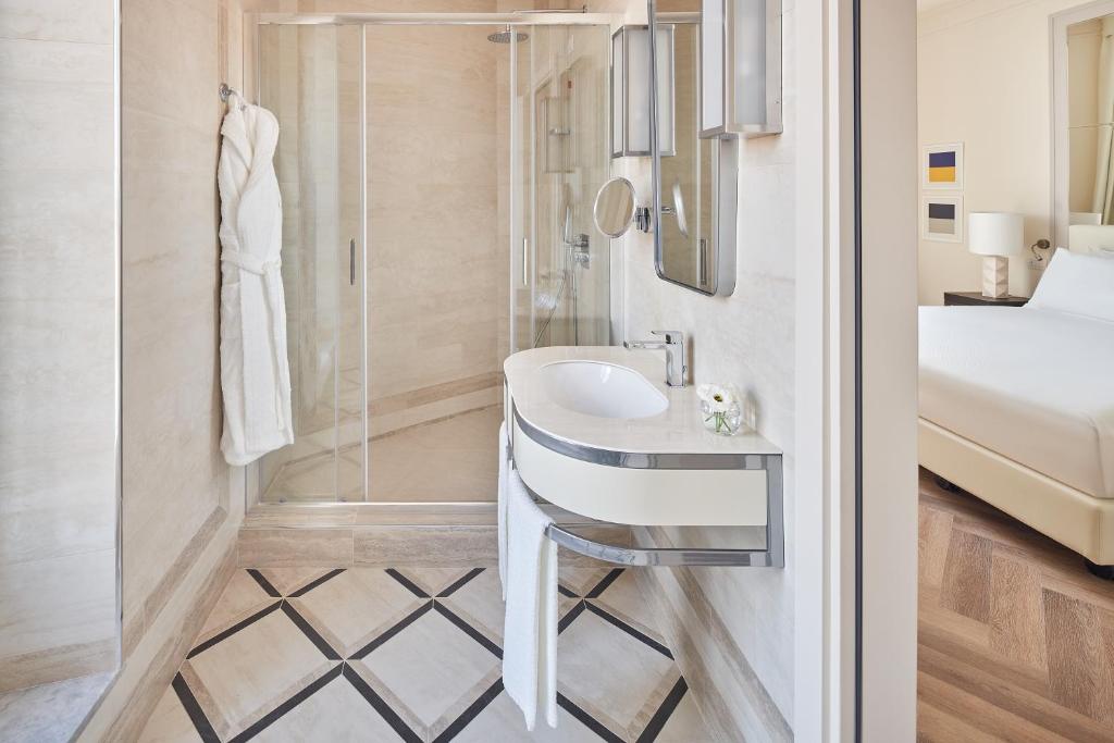 Koupelna v ubytování UNA HOTELS Trastevere Roma