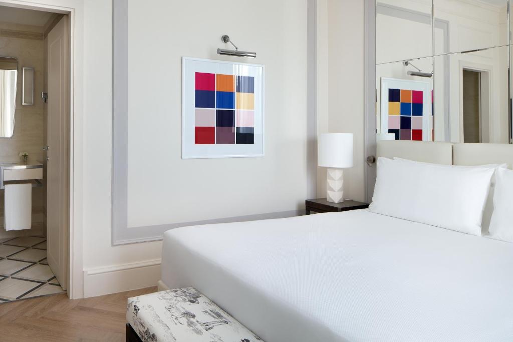 Postel nebo postele na pokoji v ubytování UNA HOTELS Trastevere Roma