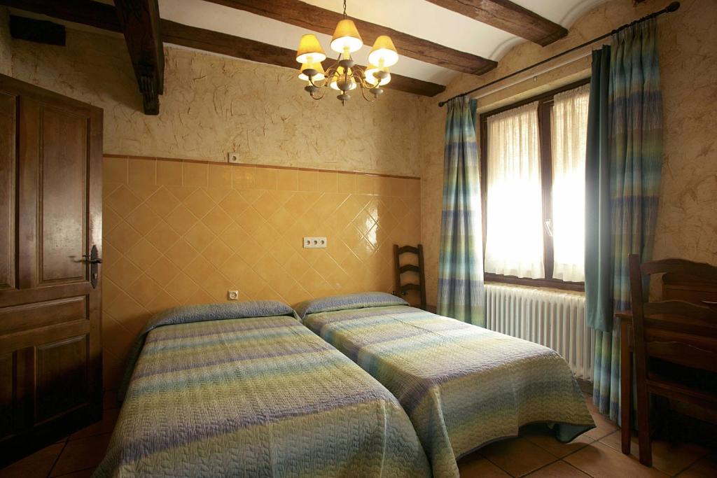Postel nebo postele na pokoji v ubytování Hotel Rural Bidean