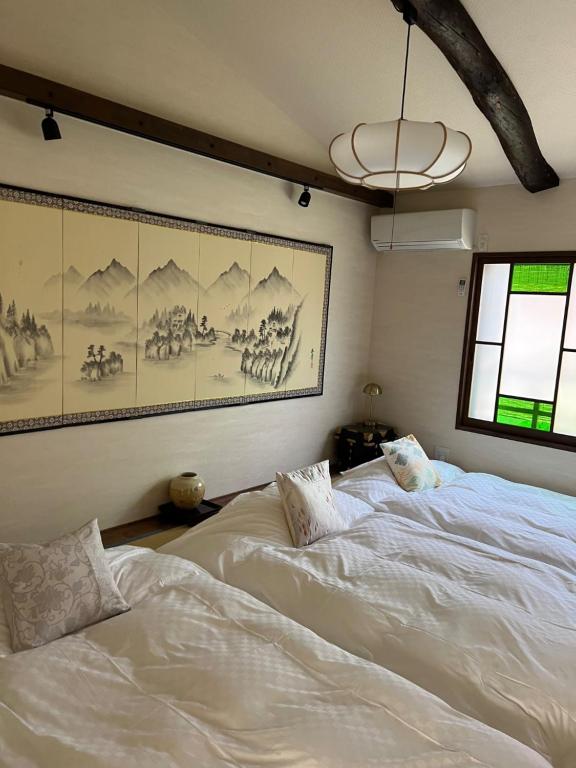 Postel nebo postele na pokoji v ubytování Imakumano Terrace - Mokubei An 木米庵