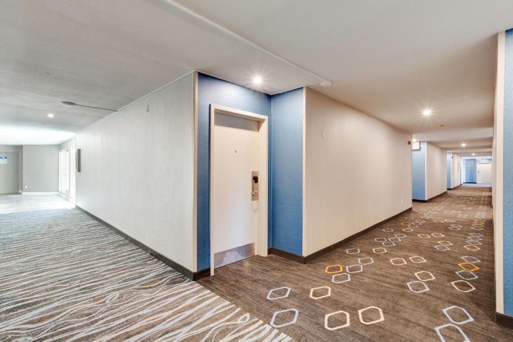 カンザスシティにあるOrangewood Inn & Suites Kansas City Airportのギャラリーの写真
