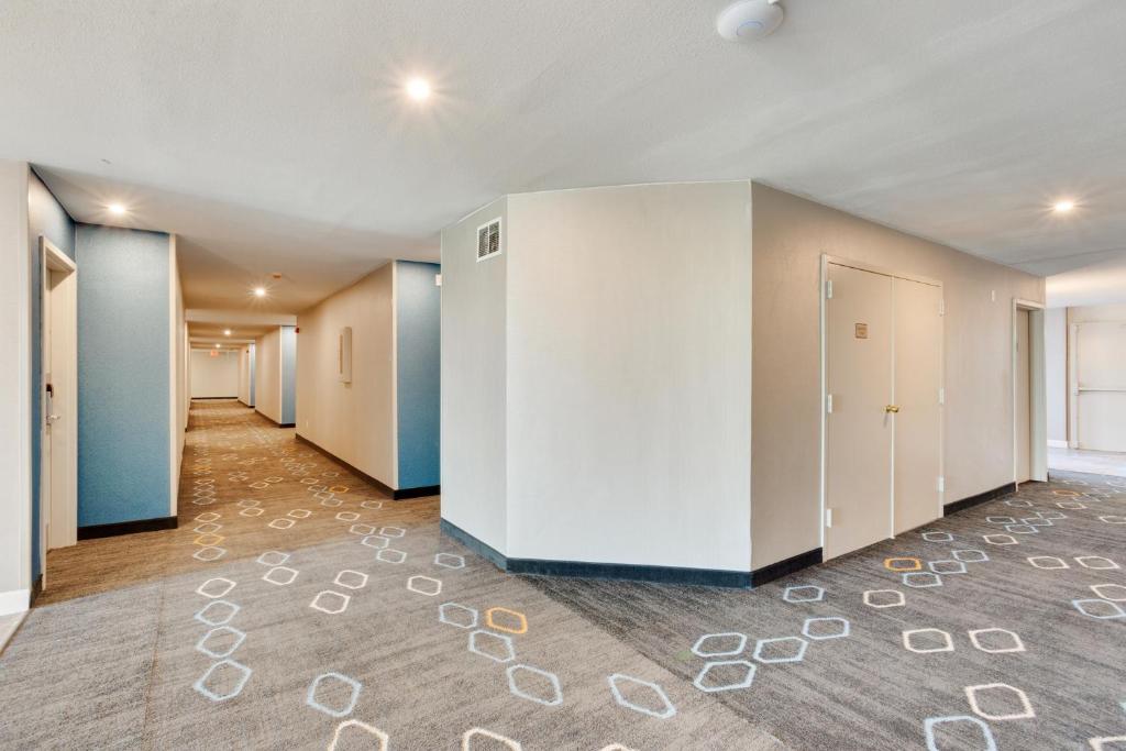 カンザスシティにあるOrangewood Inn & Suites Kansas City Airportのギャラリーの写真